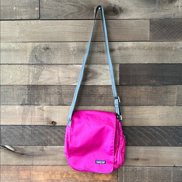 Patagonia Handbags - Patagonia Women's Single Shot Crossbody Bag in Pink